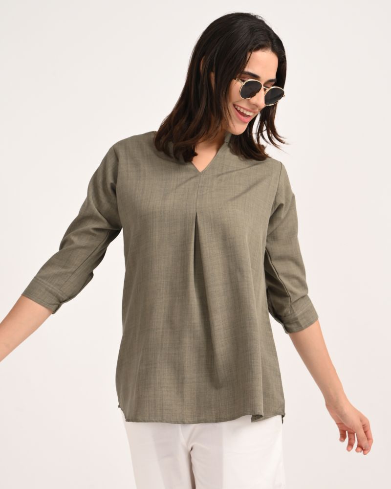 Sleeve detail of 3/4 sleeve olive green short kurta with button tab
