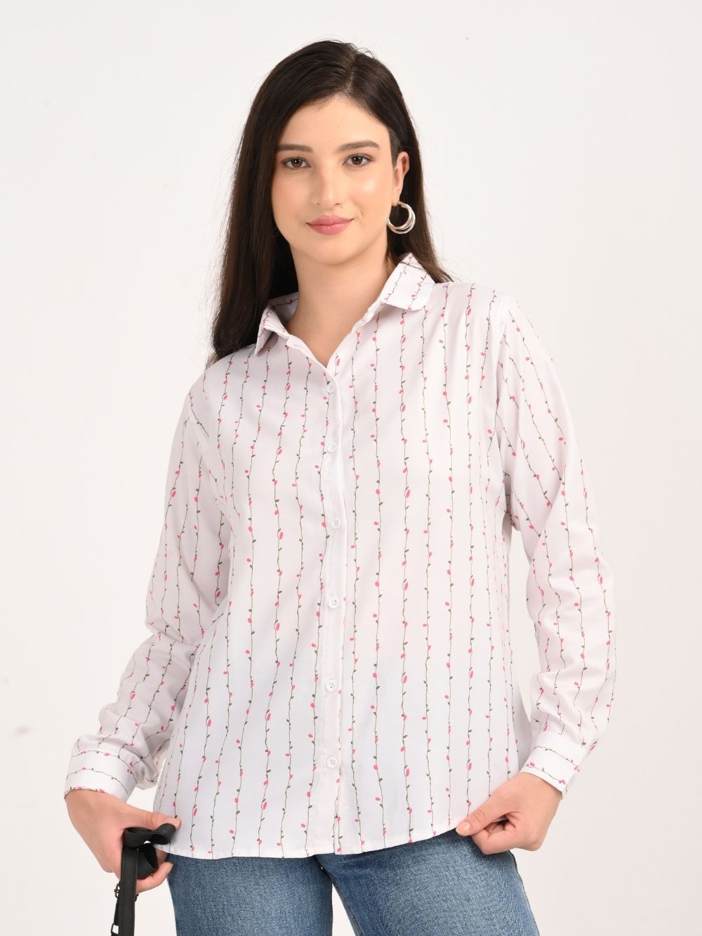 Front view of white blossom stripe shirt with jeans